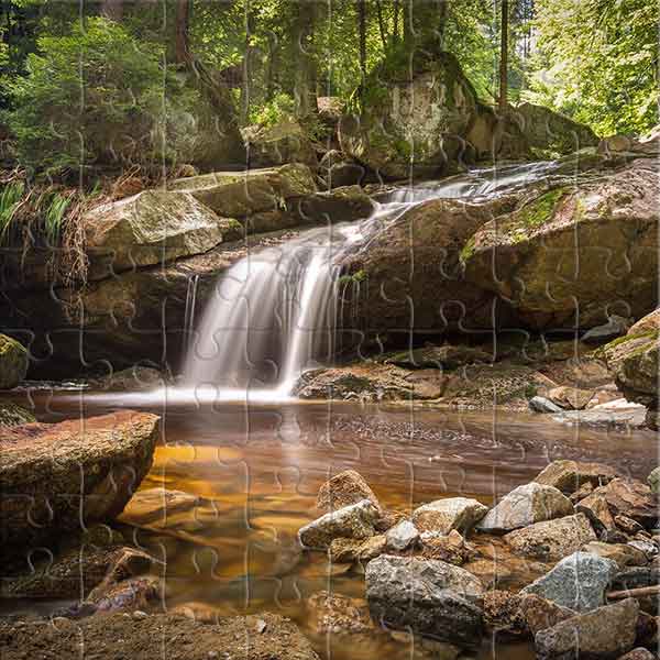 Wasserfall im Herzen des Waldes Puzzle