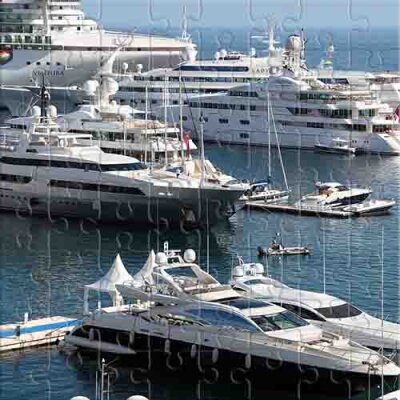 Yachts luxueux dans un port de mer Puzzle