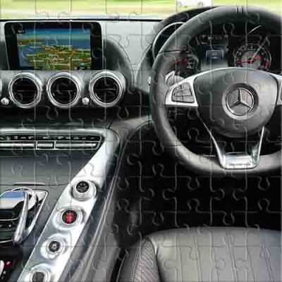 Ergonomía y Lujo al Volante de un Mercedes Rompecabezas
