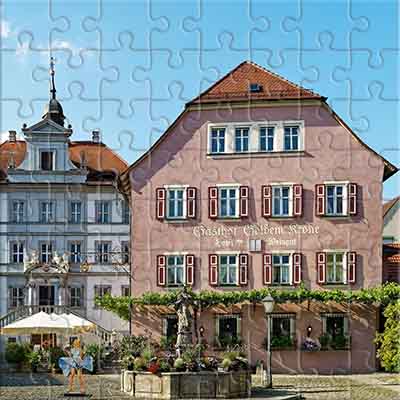 Hôtel «Goldene Krone» sur une place de ville européenne Puzzle