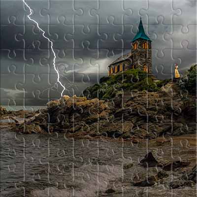 Chapelle de pierre et orage